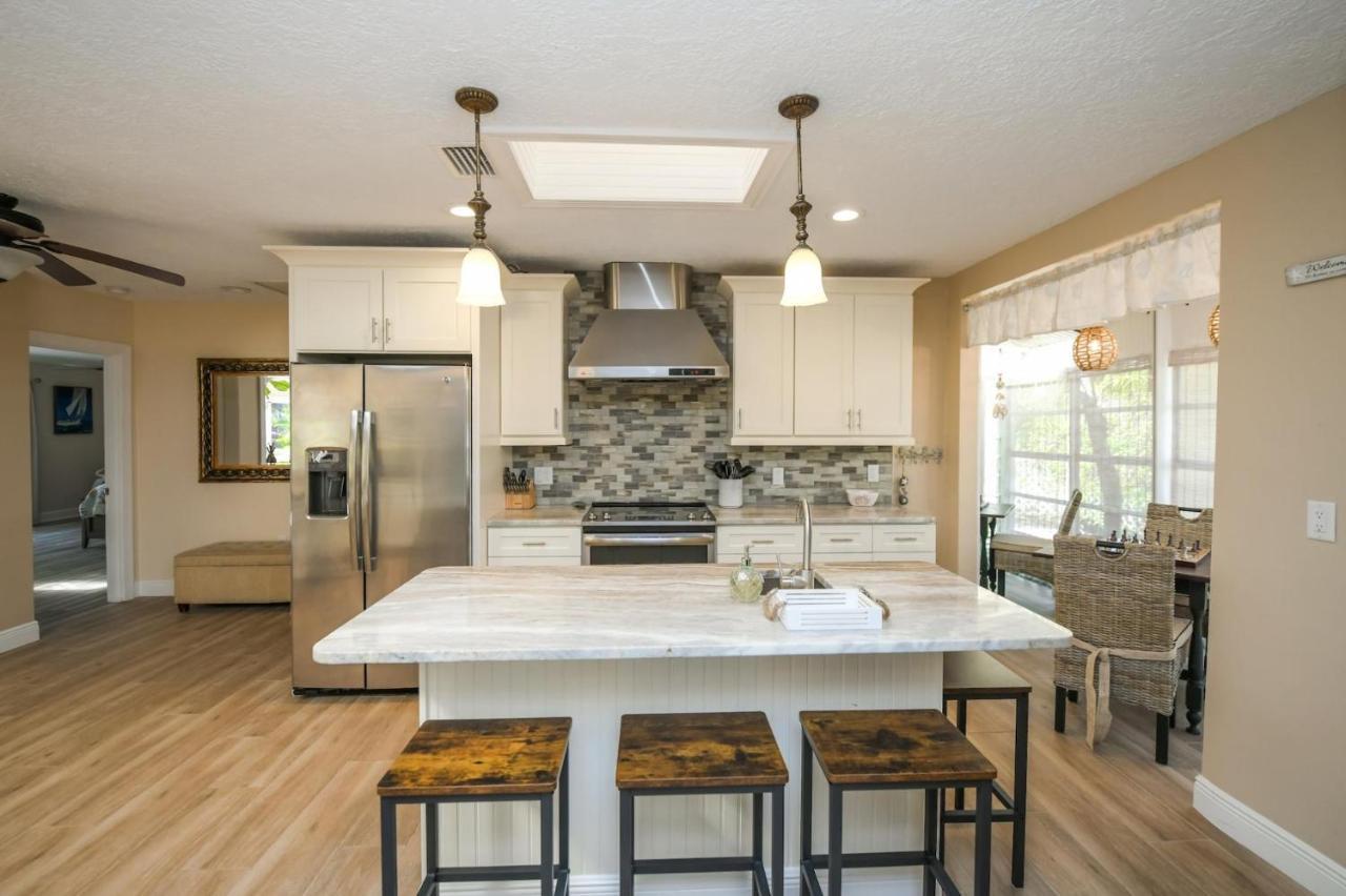 Island Time - Home Wenclosed Lagoon Style Pool Spa Walk To Beach Bikes Holmes Beach Exterior foto